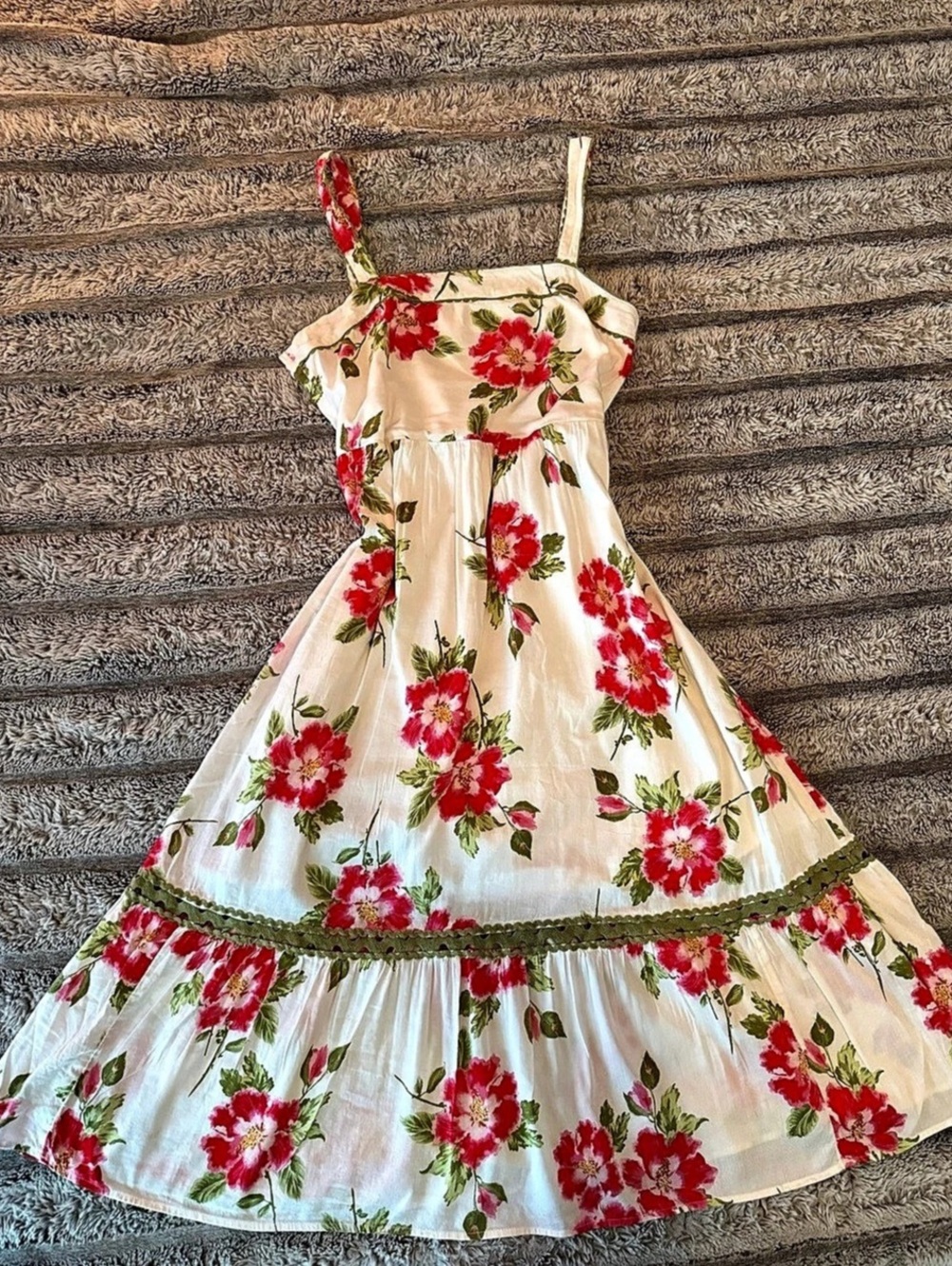 Lauren Conrad Floral Maxi Dress in White & Red Size Medium